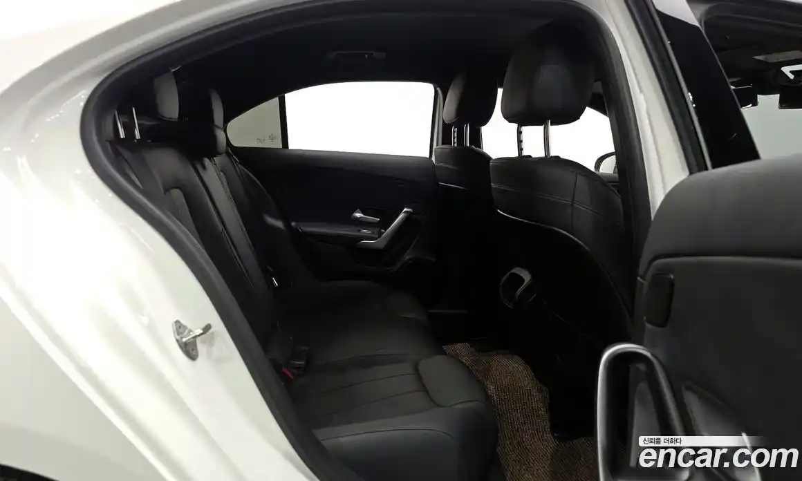 Mercedes-Benz A-Class 2021 2.0 Автомат в Москве № 542677, фото 12