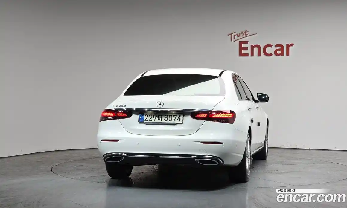 Mercedes-Benz E-Class 2021 2.0 Автомат в Москве № 542894, фото 3