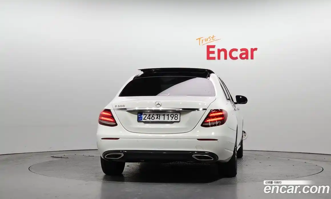 Mercedes-Benz E-Class 2017 2.0 Автомат в Москве № 543135, фото 4