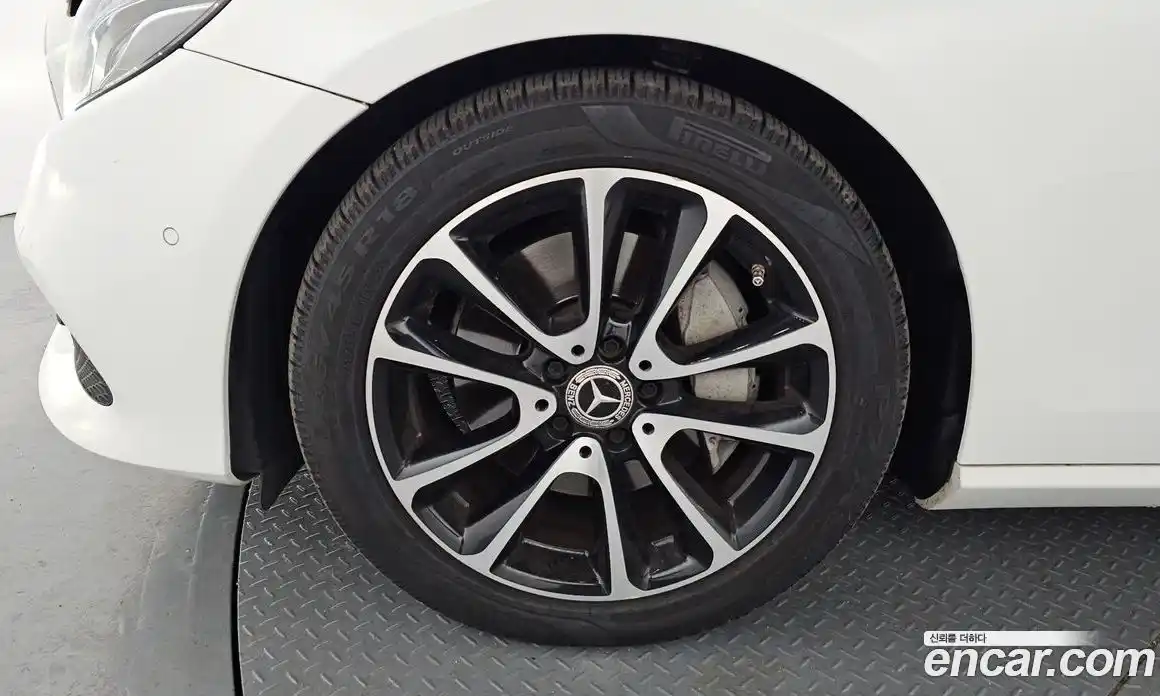 Mercedes-Benz E-Class 2017 2.0 Автомат в Москве № 543135, фото 5