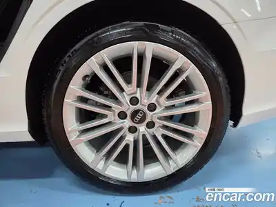 Audi A3 2018 2.0 Автомат в Москве № 544048, миниатюра 5