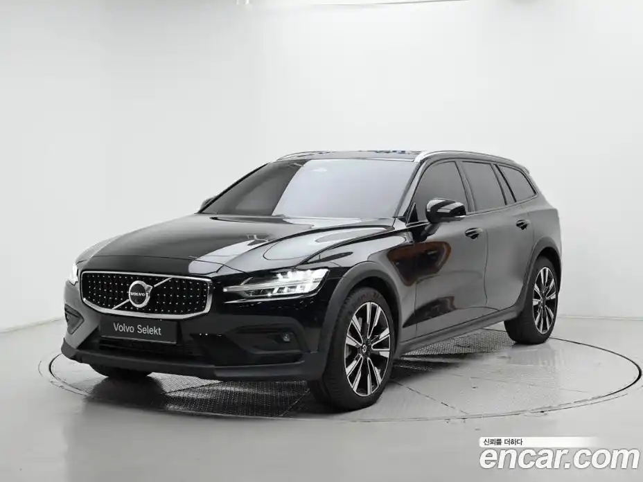 Volvo V60 2024 2.0 Автомат в Москве № 544961, фото 1
