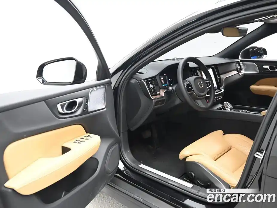 Volvo V60 2024 2.0 Автомат в Москве № 544961, фото 11