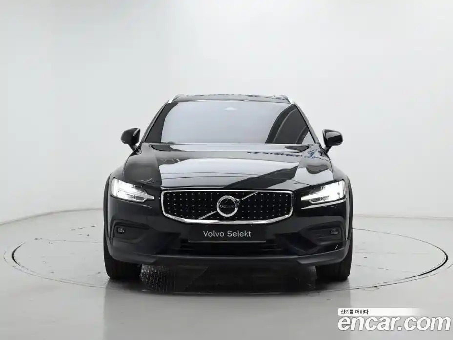Volvo V60 2024 2.0 Автомат в Москве № 544961, фото 3