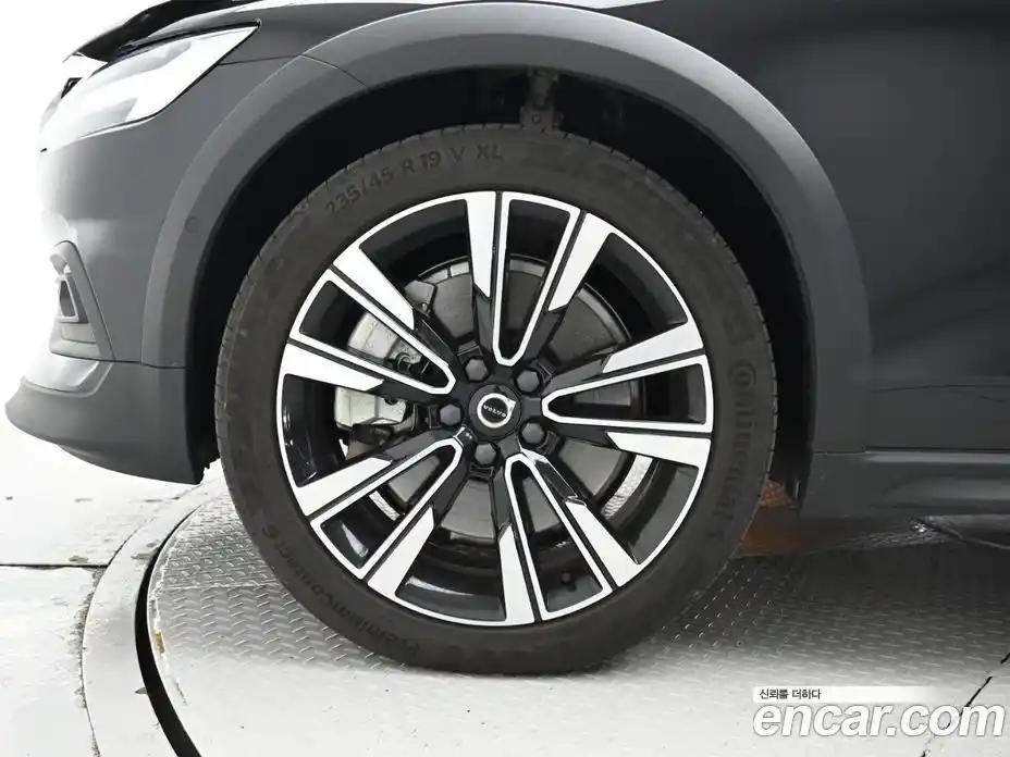 Volvo V60 2024 2.0 Автомат в Москве № 544961, фото 5