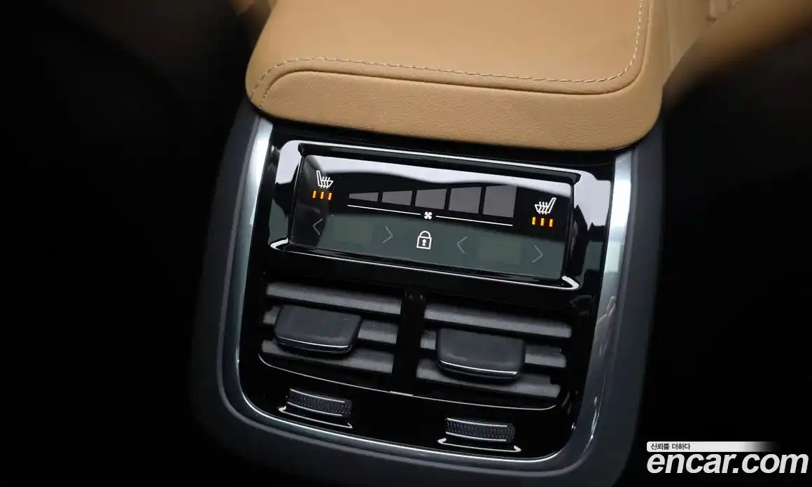 Volvo XC60 2024 2.0 Автомат в Москве № 545048, фото 18