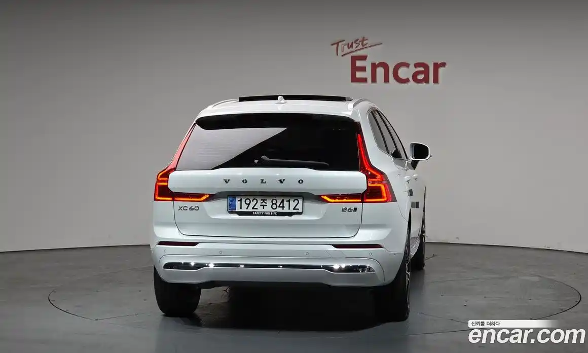 Volvo XC60 2024 2.0 Автомат в Москве № 545048, фото 3