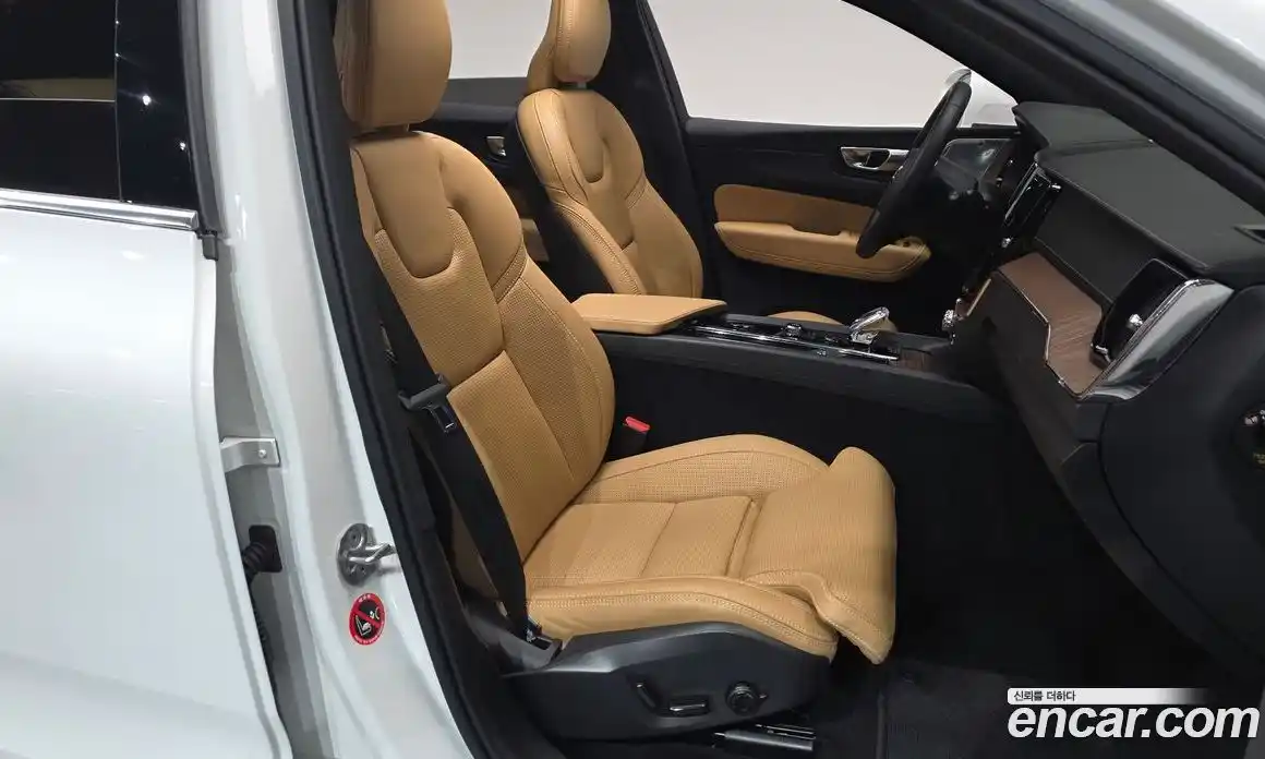 Volvo XC60 2024 2.0 Автомат в Москве № 545048, фото 9