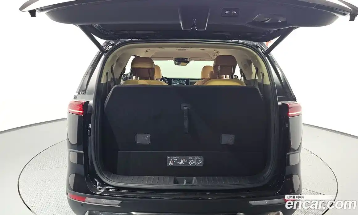 Kia Canival 2023 3.5 Автомат в Москве № 120833, фото 1