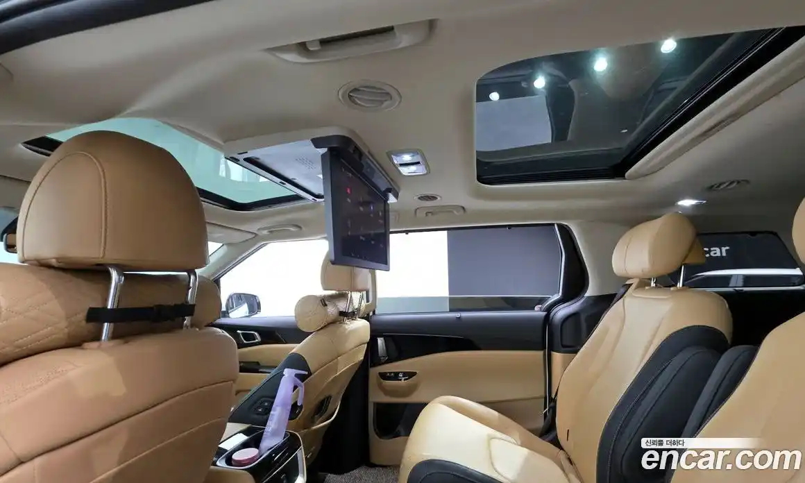 Kia Canival 2023 3.5 Автомат в Москве № 132907, фото 1