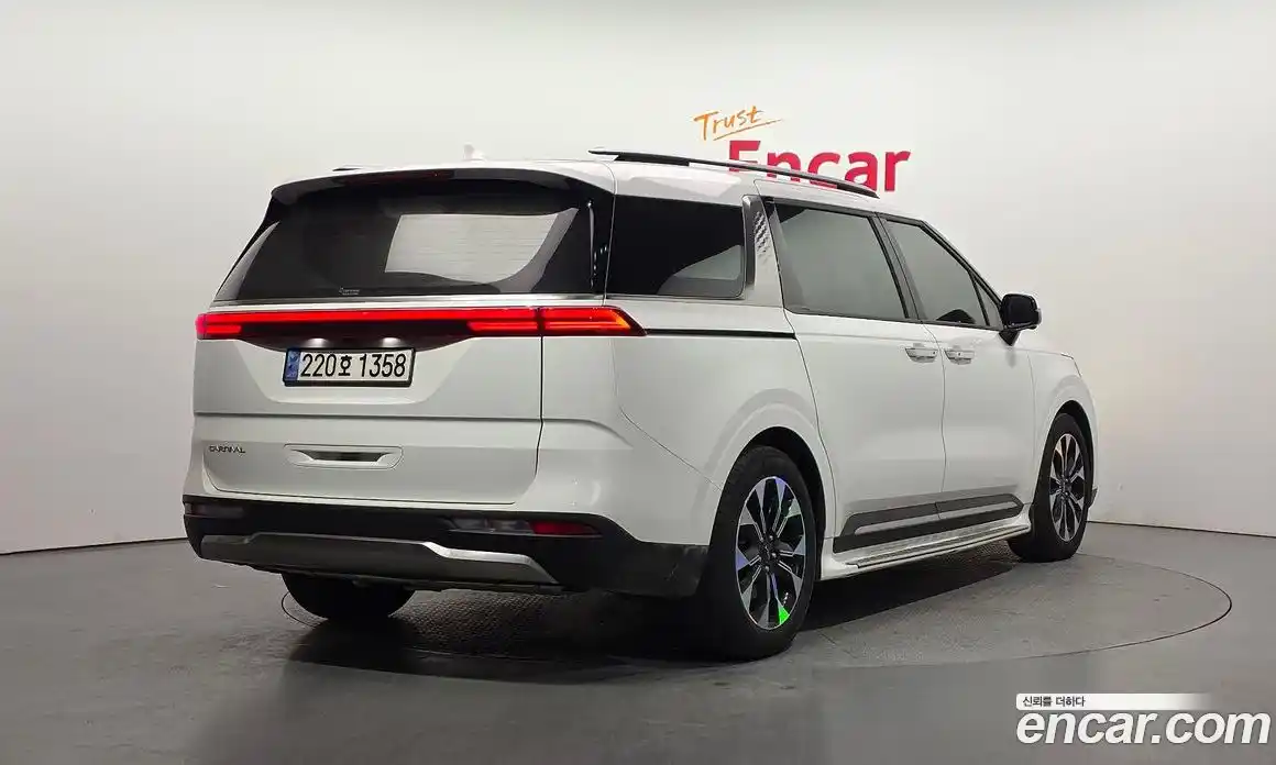 Kia Canival 2023 3.5 Автомат в Москве № 132907, фото 17