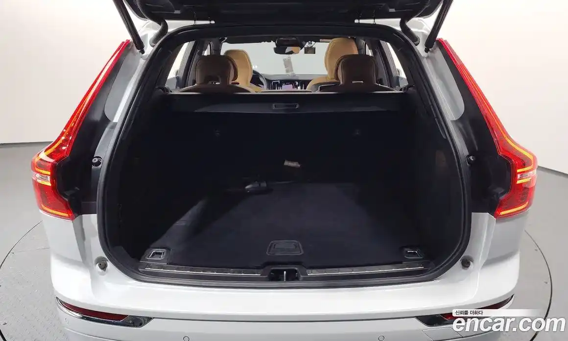 Volvo XC60 2021 2.0 Автомат в Москве № 164676, фото 11