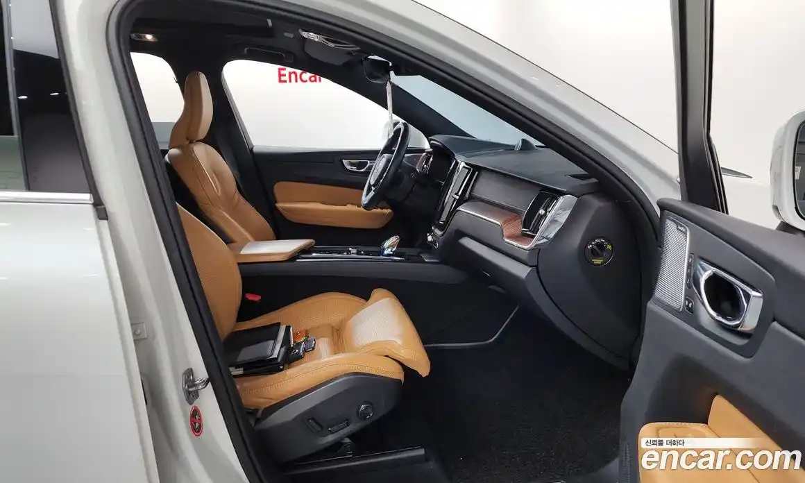 Volvo XC60 2021 2.0 Автомат в Москве № 164676, фото 7