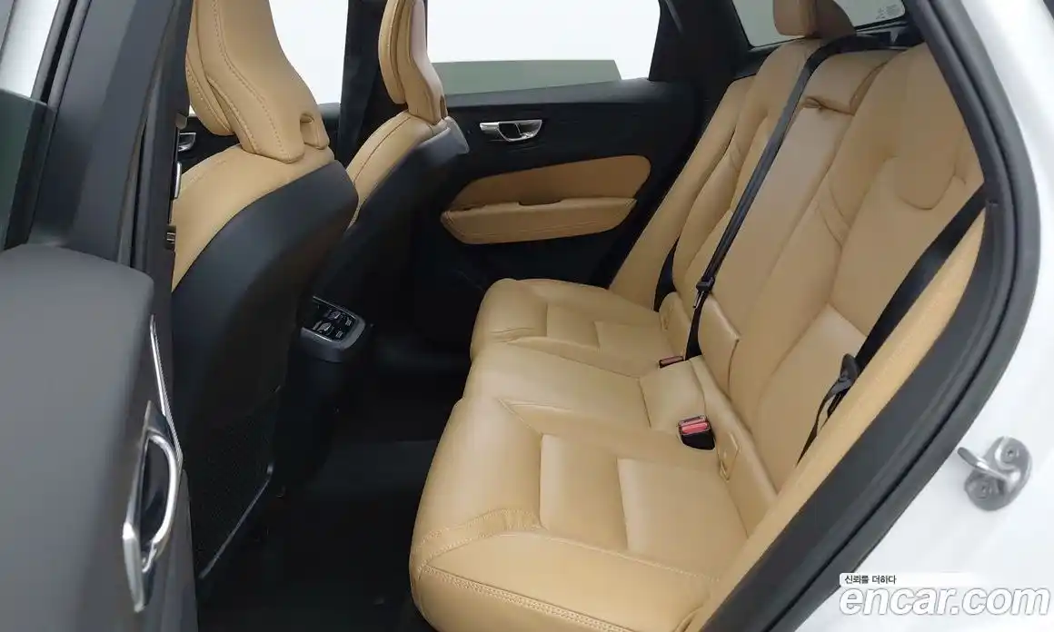 Volvo XC60 2023 2.0 Автомат в Москве № 164755, фото 14