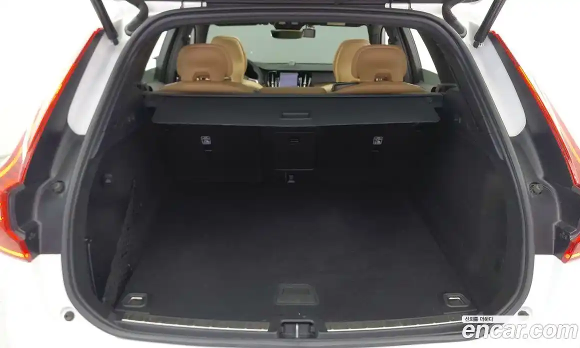 Volvo XC60 2023 2.0 Автомат в Москве № 164755, фото 16