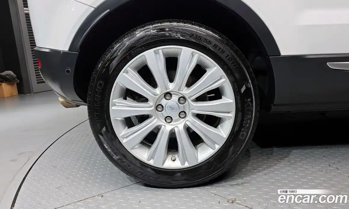 Land Rover Range-Rover Evoque 2017 2.0 Автомат в Москве № 166284, фото 5