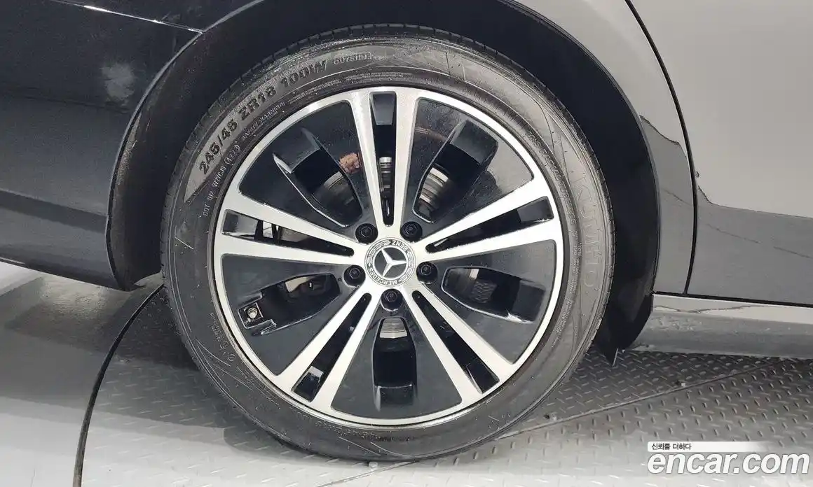 Mercedes-Benz E-Class 2021 2.0 Автомат в Москве № 194328, фото 4