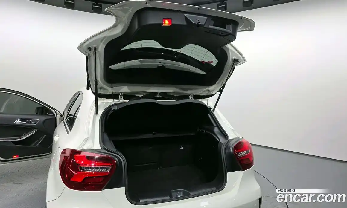 Mercedes-Benz A-Class 2018 2.0 Автомат в Москве № 194405, фото 20