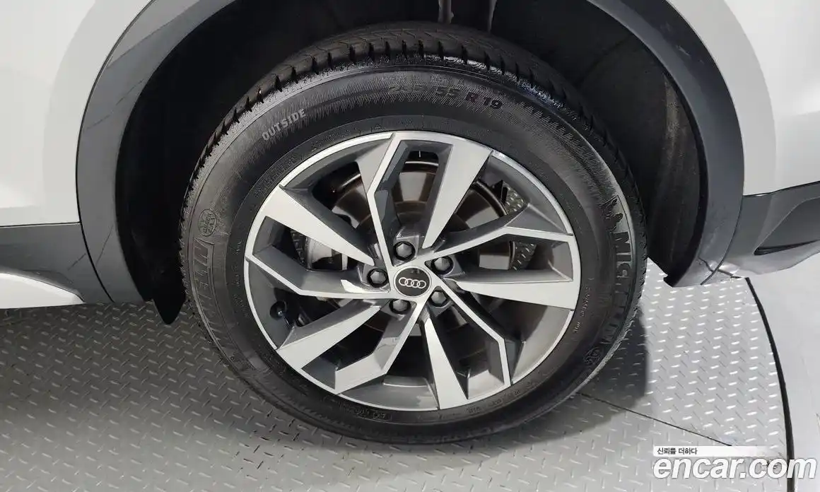 Audi Q5 2023 2.0 Автомат в Москве № 196184, фото 14