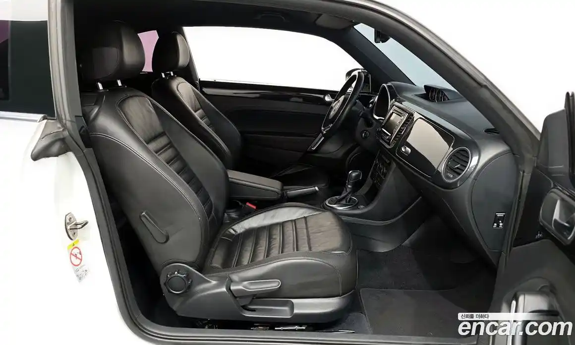 Volkswagen Beatle 2015 2.0 Автомат в Москве № 211758, фото 14