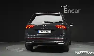 Volkswagen Tiguan 2023 2.0 Автомат в Москве № 215008, миниатюра 9