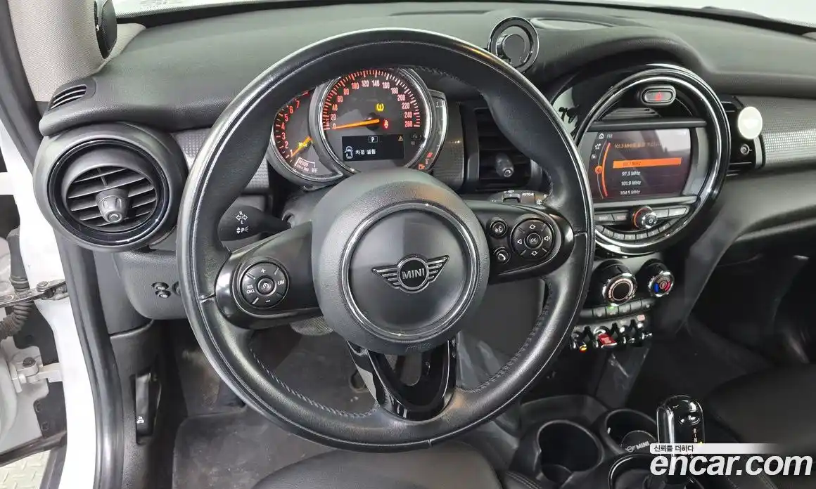 Mini Cooper 2020 1.5 Автомат в Москве № 220628, фото 19