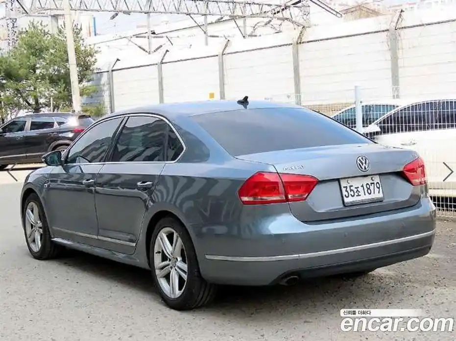 Volkswagen Passat 2013 2.0 Автомат в Москве № 226480, фото 3