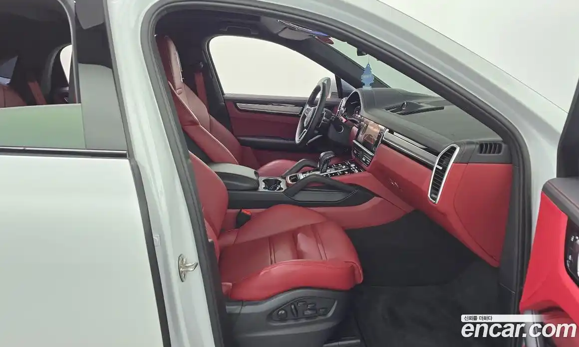 Porsche Cayenne 2023 3.0 Автомат в Москве № 230893, фото 11