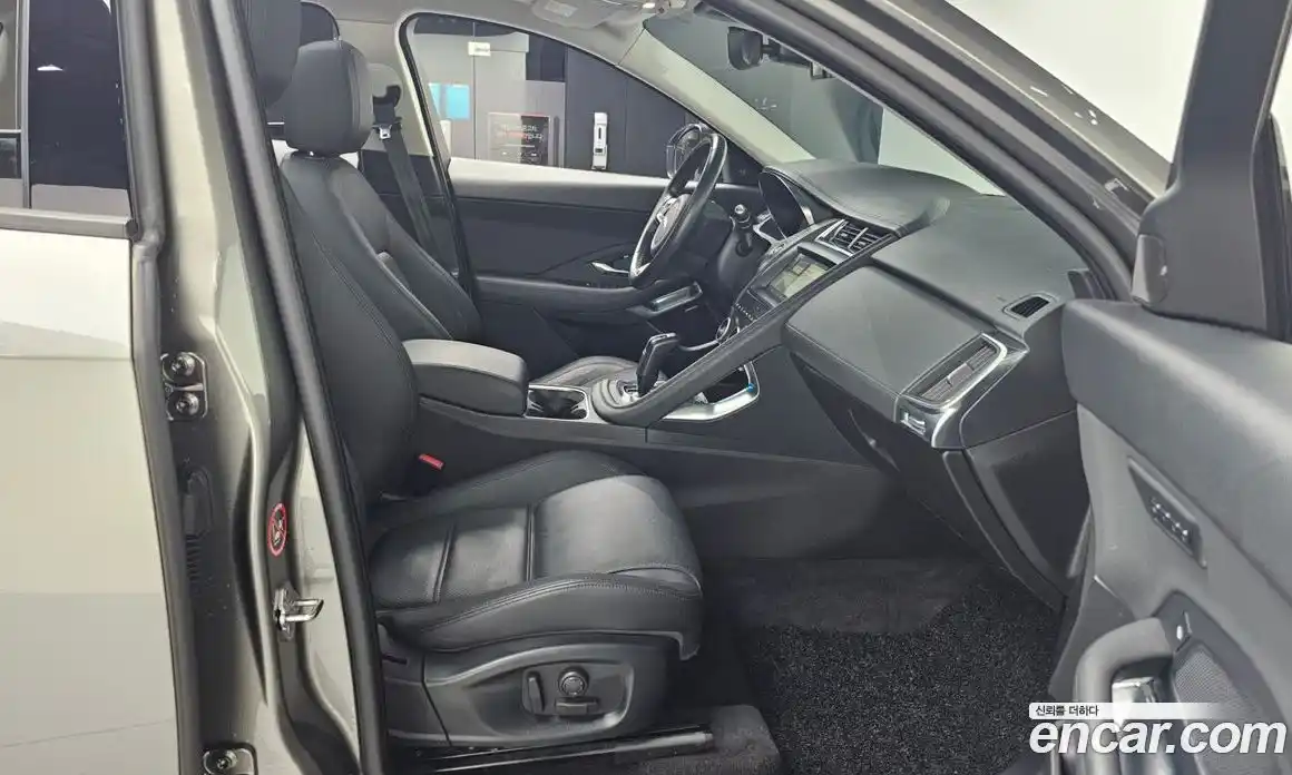 Jaguar E-Pace 2019 2.0 Автомат в Москве № 256093, фото 18