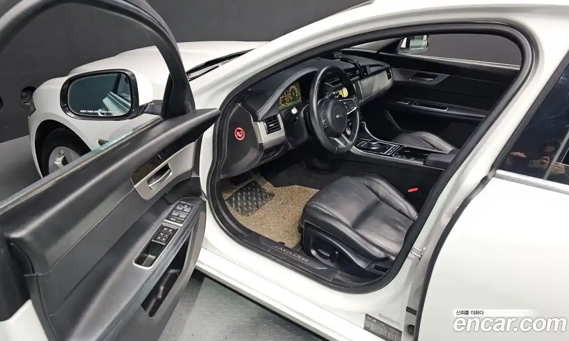 Jaguar XF 2018 2.0 Автомат в Москве № 256096, фото 14