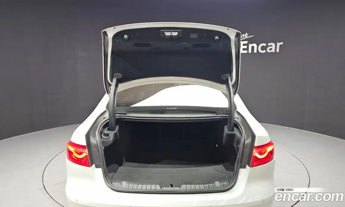 Jaguar XF 2018 2.0 Автомат в Москве № 256096, фото 17