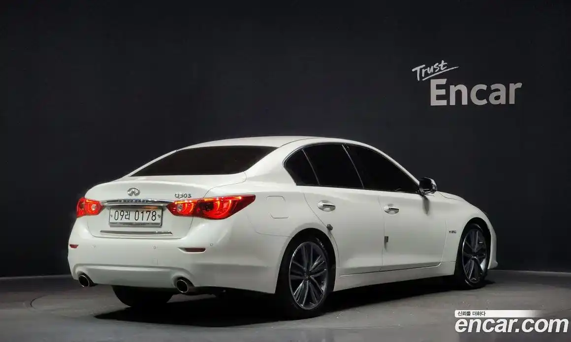 Infiniti Q50 2016 3.5 Автомат в Москве № 256155, фото 19