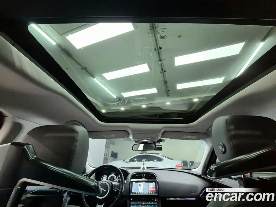 Jaguar F-Pace 2017 2.0 Автомат в Москве № 283963, фото 15