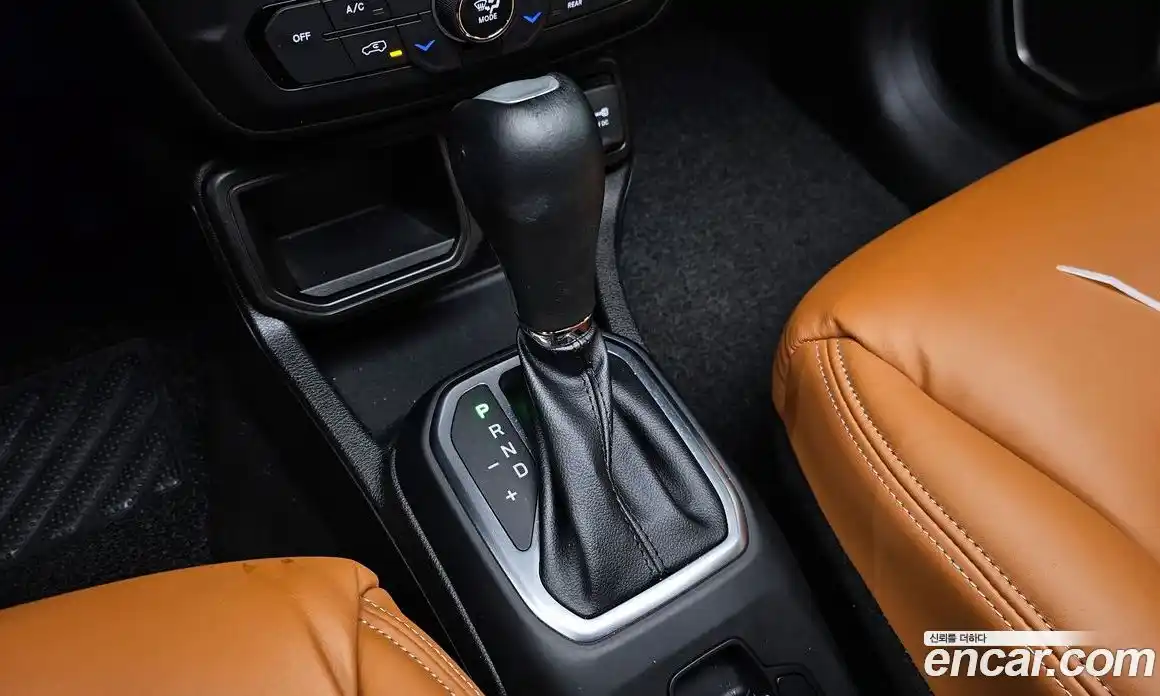 Jeep Renegade 2023 1.3 Автомат в Москве № 318092, фото 9