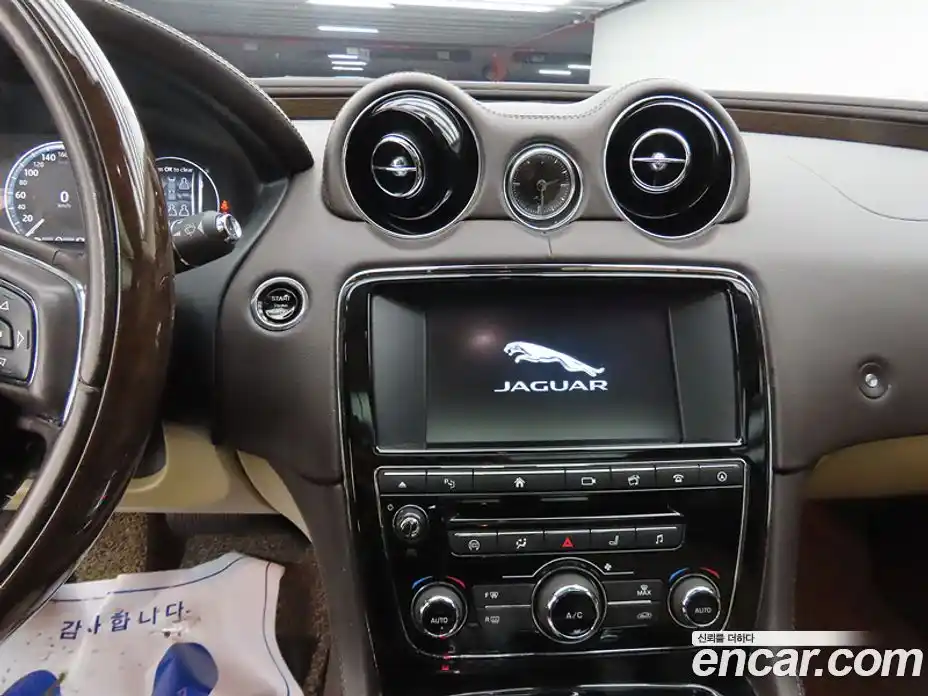 Jaguar XJ 2016 3.0 Автомат в Москве № 331521, фото 12