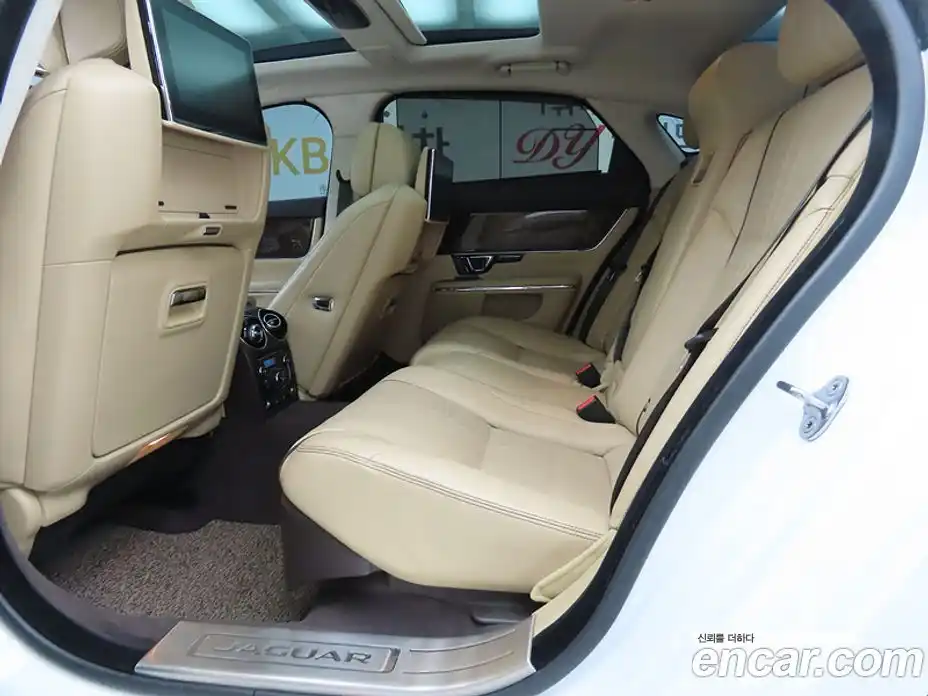 Jaguar XJ 2016 3.0 Автомат в Москве № 331521, фото 6