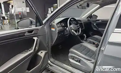 Volkswagen Tiguan 2023 2.0 Автомат в Москве № 357523, миниатюра 11