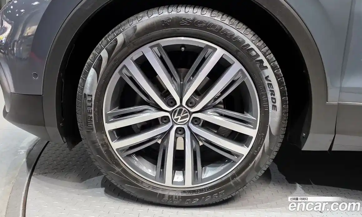 Volkswagen Tiguan 2023 2.0 Автомат в Москве № 357523, фото 5