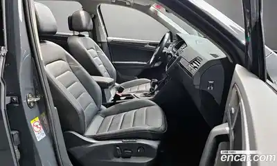 Volkswagen Tiguan 2023 2.0 Автомат в Москве № 357523, миниатюра 10