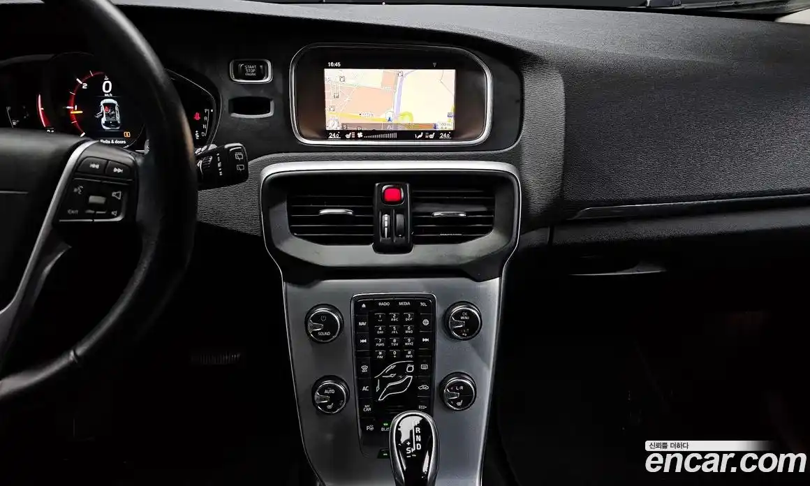 Volvo V40 2018 2.0 Автомат в Москве № 430180, фото 14