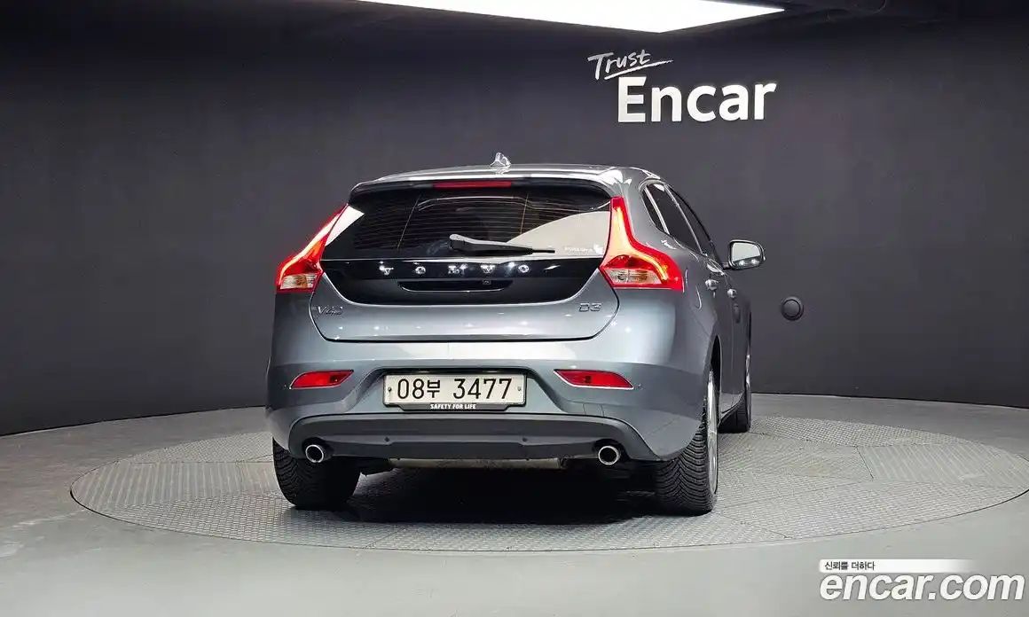 Volvo V40 2018 2.0 Автомат в Москве № 430180, фото 4