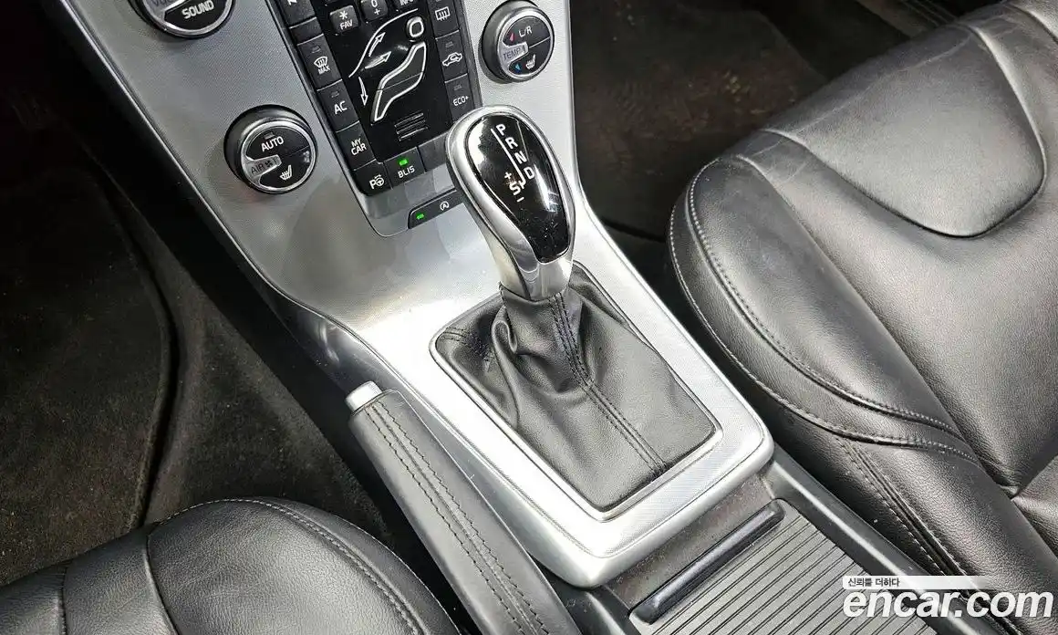 Volvo V40 2018 2.0 Автомат в Москве № 430180, фото 9