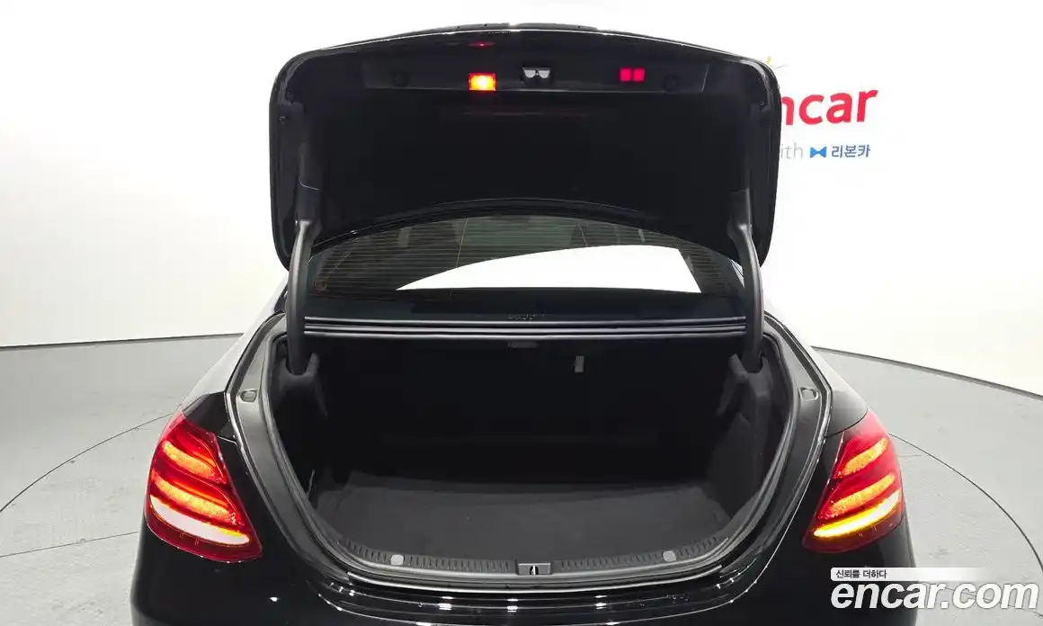 Mercedes-Benz E-Class 2018 1.9 Автомат в Москве № 495063, фото 20