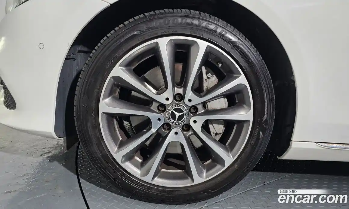 Mercedes-Benz E-Class 2019 2.0 Автомат в Москве № 495974, фото 5