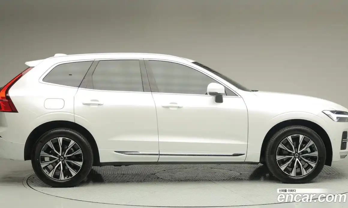 Volvo XC60 2025 2.0 Автомат в Москве № 497863, фото 3