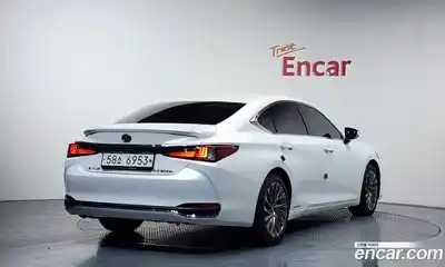 Lexus ES 2019 2.5 Автомат в Москве № 499650, миниатюра 2