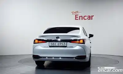Lexus ES 2019 2.5 Автомат в Москве № 499650, миниатюра 4