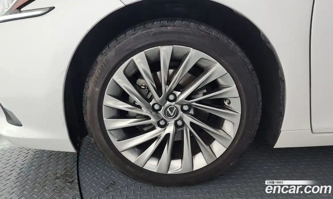 Lexus ES 2019 2.5 Автомат в Москве № 499650, фото 5