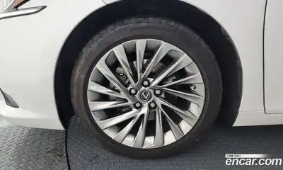 Lexus ES 2019 2.5 Автомат в Москве № 499650, миниатюра 5