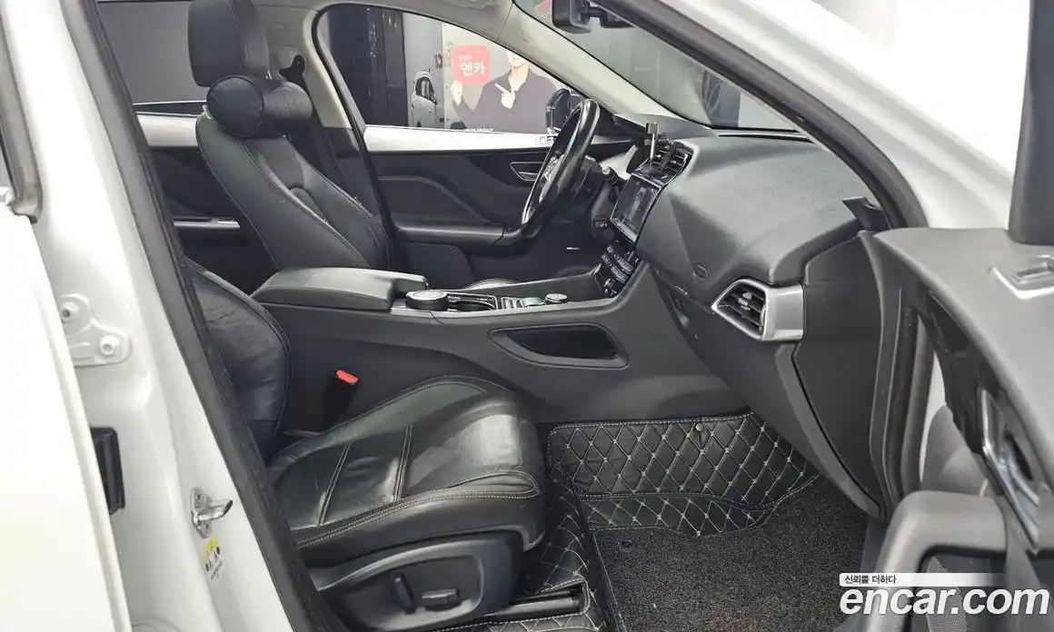 Jaguar F-Pace 2017 2.0 Автомат в Москве № 500306, фото 10